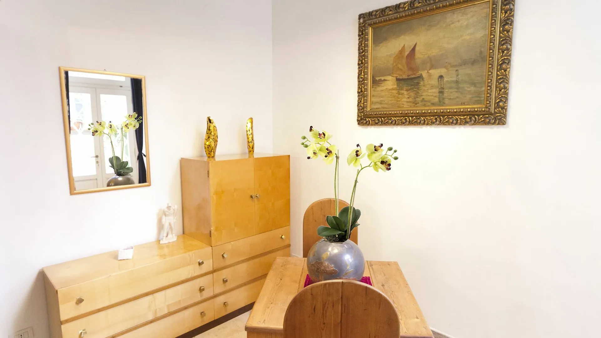 Apartment Monti Colosseum Accommodation Rome Italy