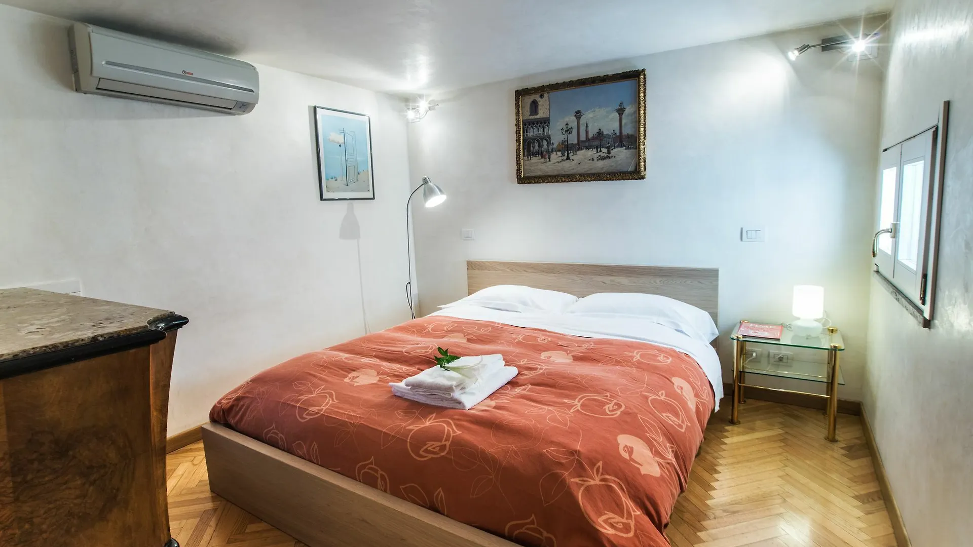 Monti Colosseum Accommodation Rome 0*,  Italy